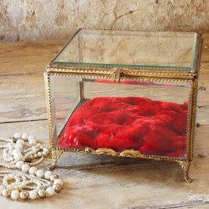 Exceptional large antique French jewelry box in excellent condition, with red velvet lining and beveled glass, wedding ring treasure box