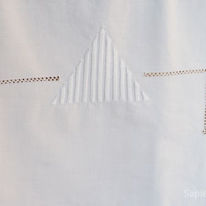 Antique sheet, decorated embroidered triangles or pyramides along the edge and open ladder work, vintage French cotton cloth, 123&quot; x 89&quot;