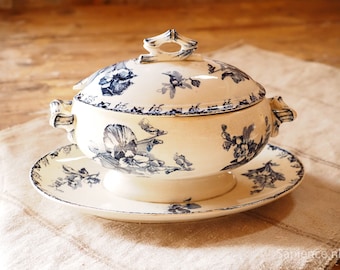 Shapely gravy boat, antique French Sarreguemines 1900, creamware white with blue decor Stella lidded sauce boat, transferware