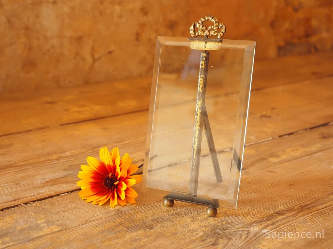 美術品・アンティーク・コレクション Old French glass ribbon frame.