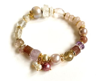 Bracelet luxe, perles véritables, pierre précieuse, rose, blanc, pastel, bracelet perles, cristal de roche, quartz rose