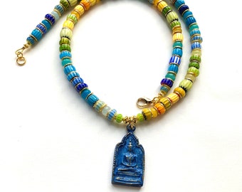 Bunte Kette, Buddha Anhänger, Boho Perlenkette Blau-Grün-Gelb-Orange