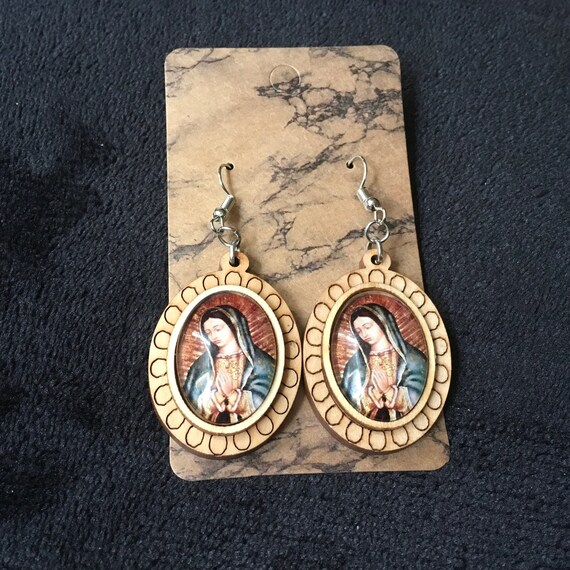 Virgen de Guadalupe Earrings,Mary lady,catholic,religious ,aretes, virgen maria, wood base,glass virgin.