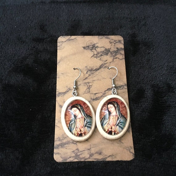 Virgen de Guadalupe Earrings,Mary lady,catholic,religious ,aretes, virgen maria, wood base,glass virgin.