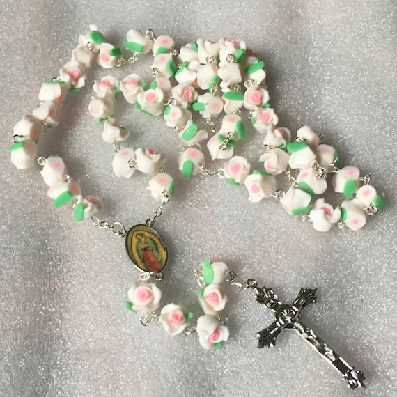 New Gorgeous Virgen de Guadalupe White roses Rosary, Unique rosary, religious rosary, pray , catholic, satin bag small included.