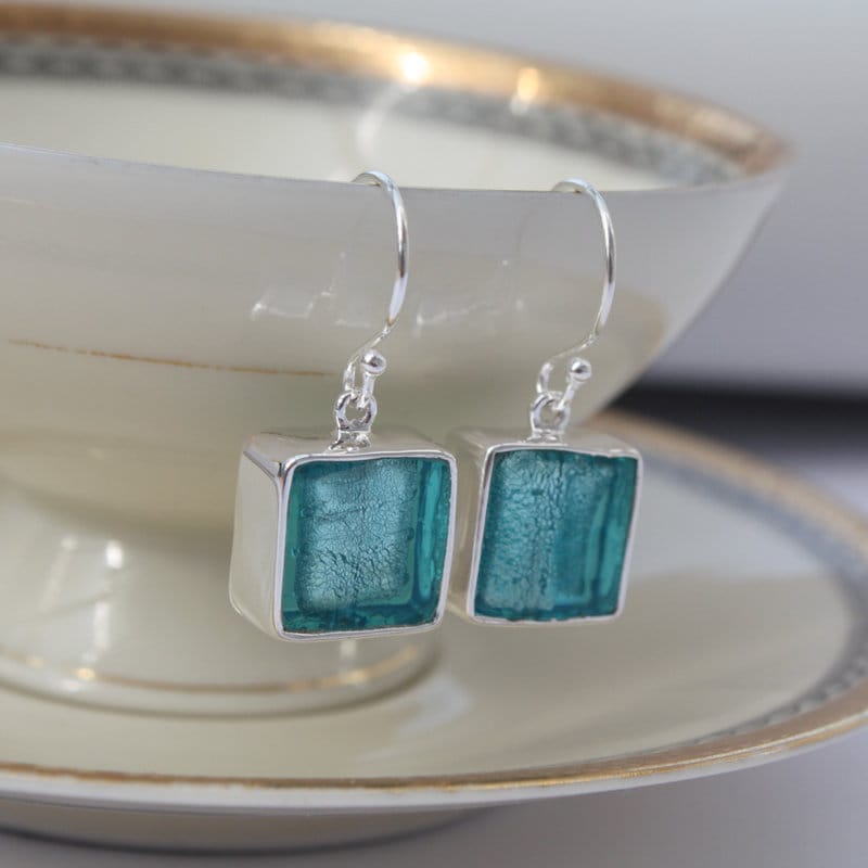 Orecchini in vetro dicroico: pendenti quadrati blu, argento sterling - Italia