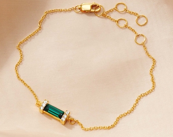 Emerald birthstone bracelet in 18 ct gold vermeil, May birthday birthstone bracelet, Green baguette stone, Emerald wedding anniversary gift