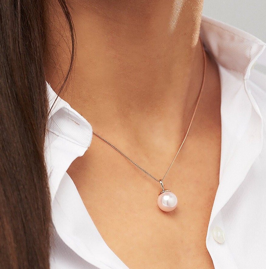 Pale Pink Single Pearl Pendant Necklace and Chain in Rose