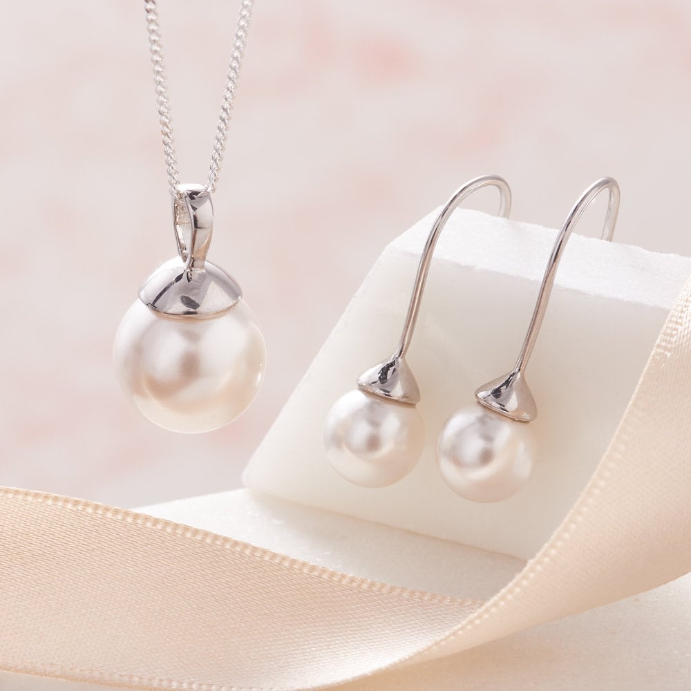 Off White Pearl Pendant Necklace and Earring Set in Silver, 30th
