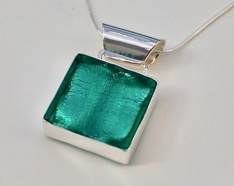 Collar colgante cuadrado verde esmeralda de cristal de Murano genuino hecho a mano, idea de regalo de cumpleaños número 50, vidrio veneciano, regalo de cumpleaños número 60 para ella