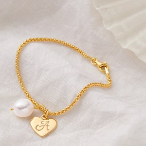 Gold heart charm bracelet with single baroque pearl, Single ivory freshwater pearl gold bracelet, Gold initial bracelet, 50th birthday gift image 3