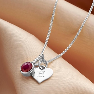 Collar de rubí con diamantes y encanto inicial de corazón en plata de ley, collar de piedra de nacimiento de julio, rubí facetado, regalo de aniversario de boda de rubí