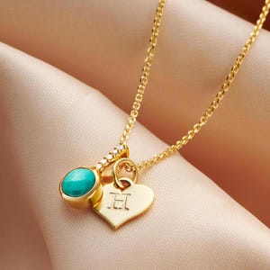Delicado colar turquesa com pingente de coração em ouro gravado e diamantes genuínos, pedra de nascimento de dezembro, colar com inicial em coração turquesa