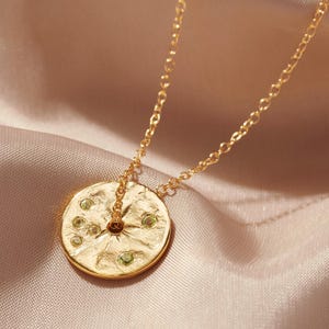 Collana girevole con disco in pietra portafortuna di peridoto in argento sterling placcato oro 18 carati, ciondolo per compleanno di agosto, pietra preziosa verde, regalo per la Vergine