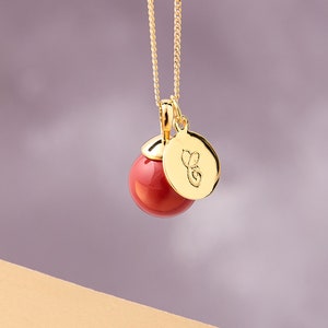 Colgante de coral rojo círculo de oro monograma collar monograma encanto círculo carta collar oro carta colgante 40 cumpleaños regalo para ella