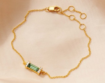 Peridot baguette birthstone bracelet in 18 ct gold vermeil, August birthstone bracelet, Green gemstone,  Gift for wife, Dainty gold bracelet