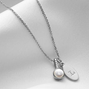 Collar con piedra natal de junio, collar inicial de diamantes y perla de plata, collar de perlas delicado, regalo de 21 cumpleaños, 30 aniversario de bodas