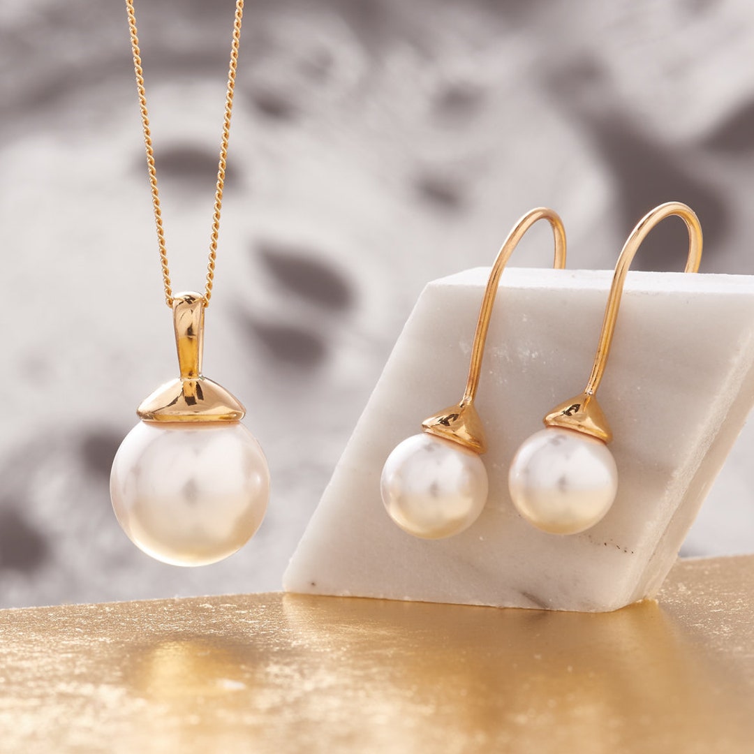 White Pearl Pendant Necklace and Earring Set in 18 Carat Gold Vermeil, 30th  Wedding Anniversary Gift for Her - Etsy