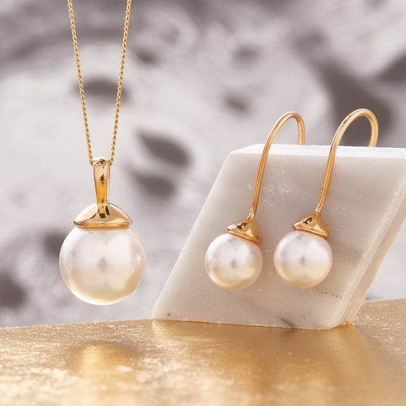 thumbnail image 2 of Buy White Pearl Pendant Necklace And Earring Set In 18 Carat Gold... 2 of 13