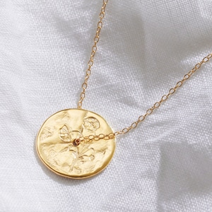 Birth flower necklace for August in 18 carat gold vermeil, Hand engraved Poppy pendant, 50th birthday gift for women, Bridesmaid gift idea