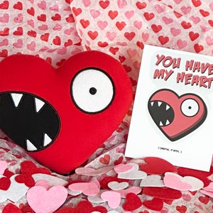 Hartleby the Love Monster - Cadeau de Saint-Valentin en peluche coeur avec carte
