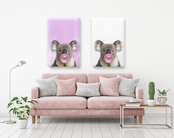 Koala Kauen rosa Blase Gummi Wandkunst. Tier Leinwand. Koala Fine Art. Drucken Sie Malerei für zu Hause. Kunstliebhaber Geschenke. Druck-Kunst. Koala-Set von 2.