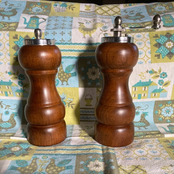 Vintage 1980s Colonial Style Wooden Salt and Pepper Mill Set New in Original Box