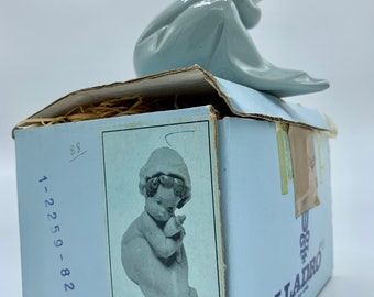 Llardo, Baby holding bottle, Retired in 1985, 5.103, Cogiendo El Biberon, Rare, Glazed Porcelain, Spanish Ceramic, Debón, In Original Box