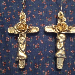 Vintage Ceramic Praying Girl or Boy Cross in Gold,Retro Wall Hanging, Gold Cross,Praying Girl Boy,Communion Gift,Baptism,Cross with Roses