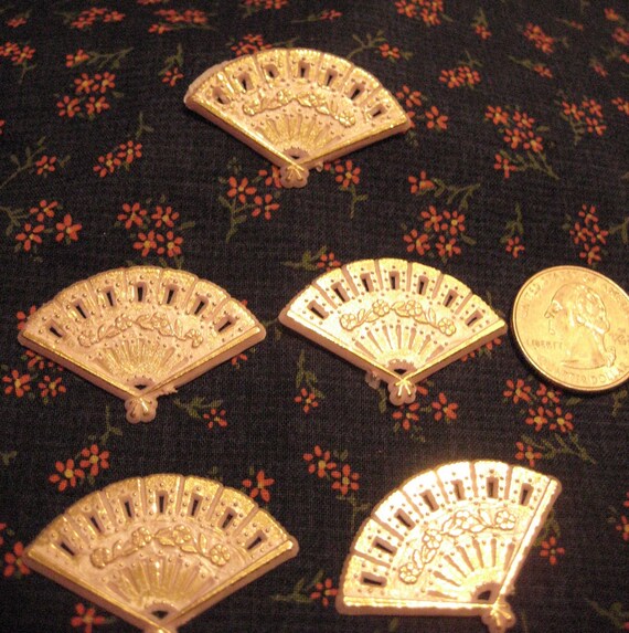 Craft Embellishments: White Filigree Circle Charms - 16pc Craft Embellishments: White Filigree Circle Charms - 16pc