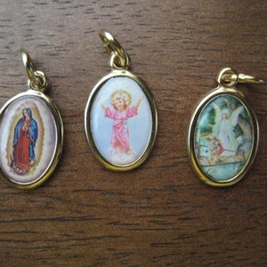 Charmes médaillon religieux vintage, Pendentif Dame de Guadalupe, Collier De l’Enfant Jésus Charme, Pendentif Ange Gardien, Cadeau Religieux, Charmes
