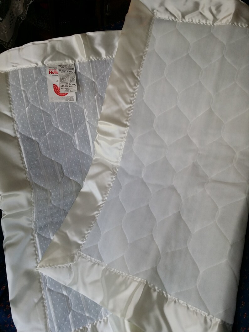 Vintage White Satin Trimmed Nylon Bedding Blanket 49 x 37 Etsy