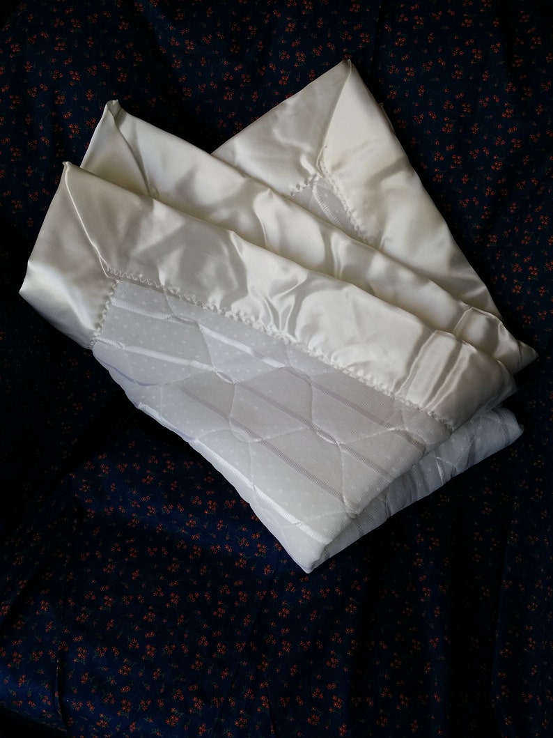 Vintage White Satin Trimmed Nylon Bedding Blanket 49 x 37 Etsy