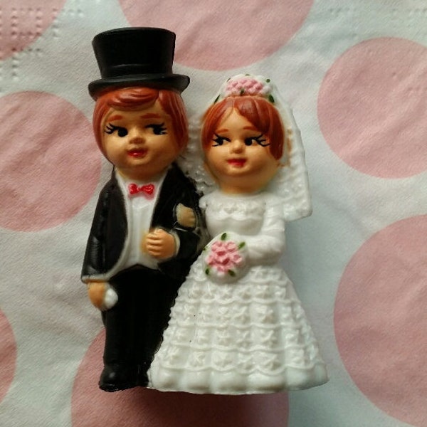 Mini Vintage Bride & Groom Lace Dress Cake Topper Figurine,Retro Top Hat and Tuxedo Tail Groom,Spanish Mantilla Veil,Cake Decoration,Wedding