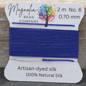 Cordón de seda Griffin azul índigo medianoche – Hilo teñido a mano para anudar, hacer joyas y ensartar colgantes.