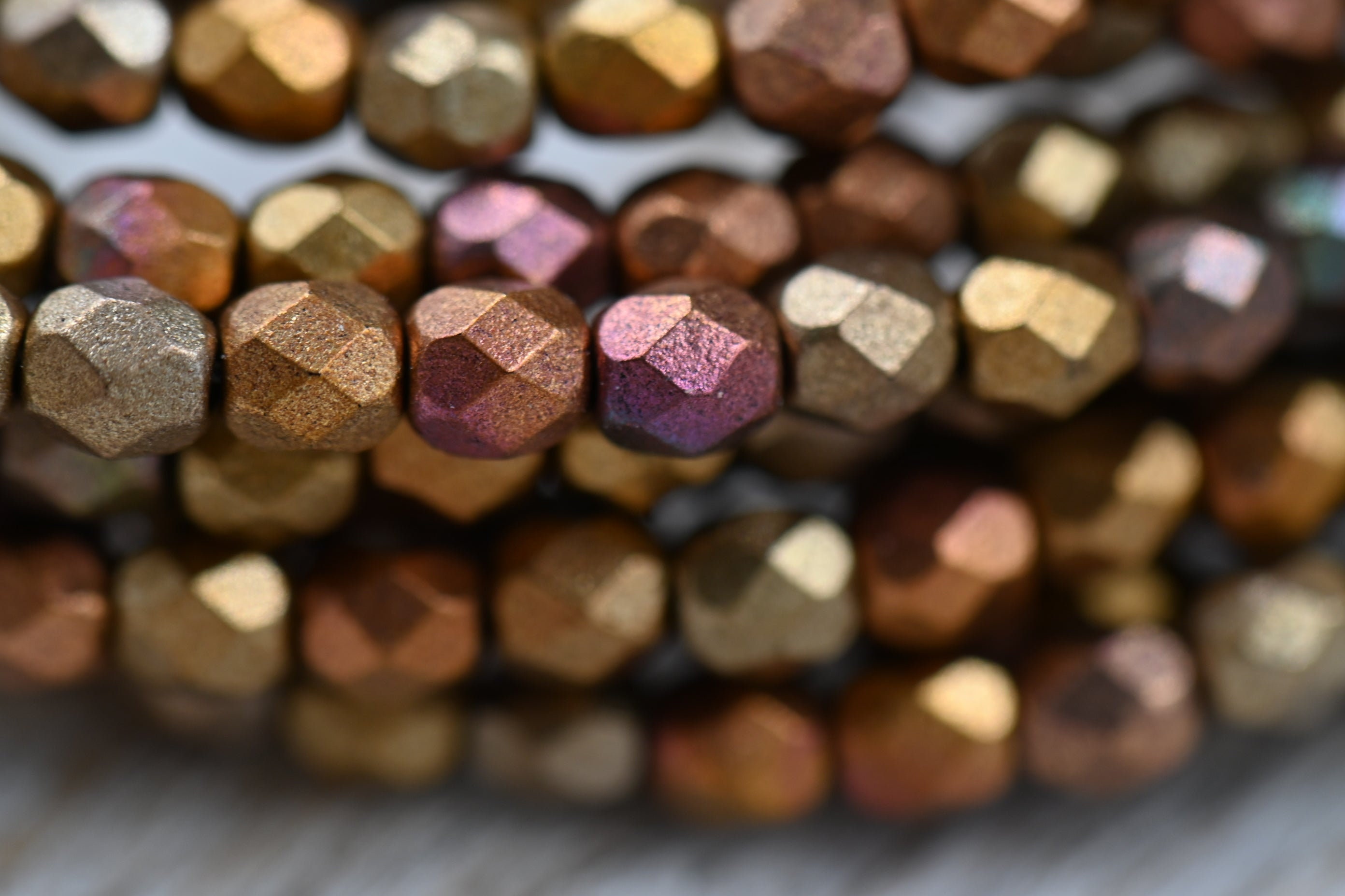 100 pezzi perle di vetro sfaccettato ceco lucidato a fuoco tondo 4 mm mix di metallo (4FP119) - Italia