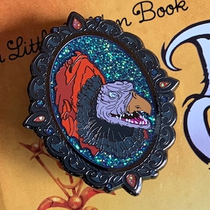 Dark Crystal Skeksis skekSil Chamberlain Enamel Pin