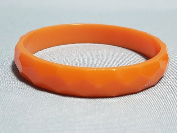 Bakelite Carved Bracelet, Carved Butterscotch Bake