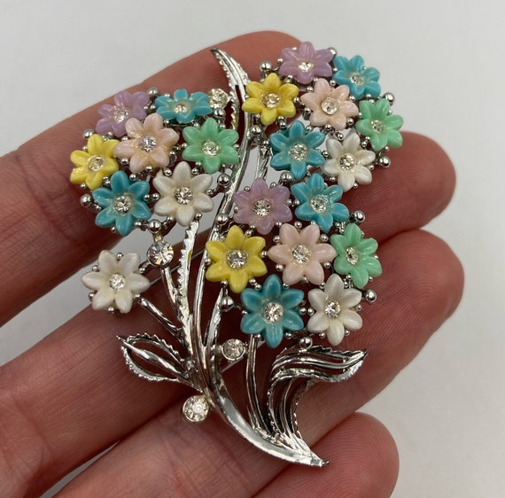 Vintage LISNER Celluloid Flower Brooch, LISNER Mu… - image 2