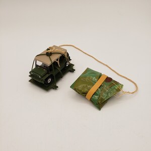 Dinky Toys Austin Mini Moke + Champ : modèle réduit de