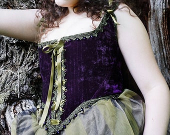Overbust corset in violet velvet