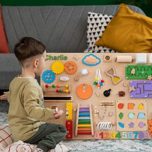 Tablero de actividades Montessori para niños pequeños, tablero de actividades, regalo de Navidad para niños pequeños, tablero de actividades de madera natural, regalo para bebés de 1, 2 y 3 años, tablero de actividades para niños pequeños