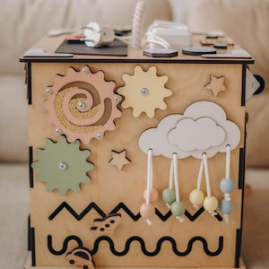 Jouet en bois Montessori pour bébé, jouet d'activité Montessori pour tout-petit, cube occupé pour 1 ou 2 3 ans, boîte de rangement pour jouets sensoriels occupés