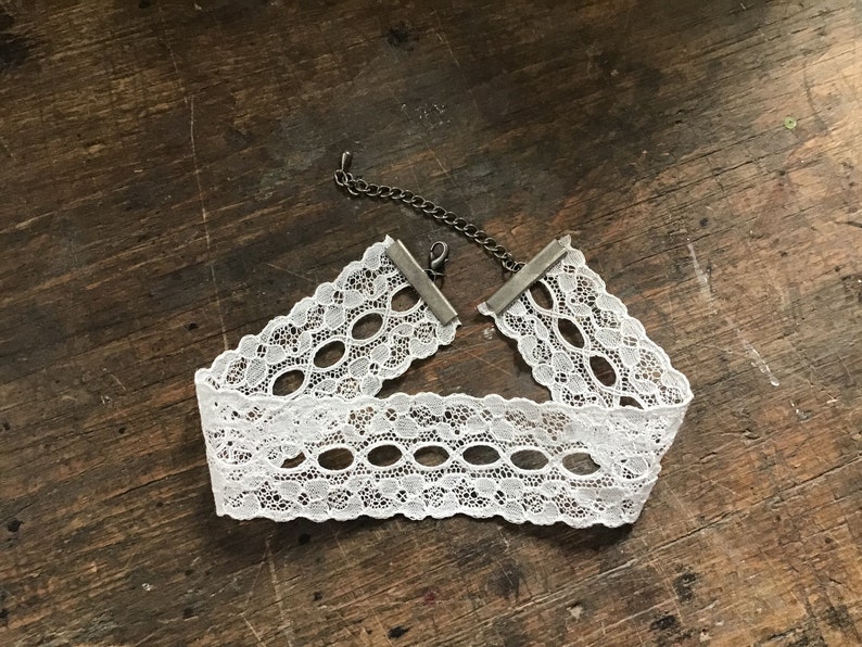 Choker broad lace