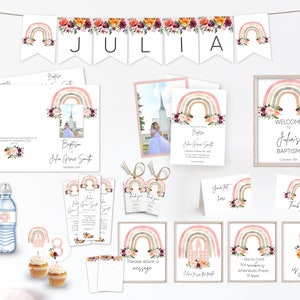 Könnte beinhalten: Ein Satz digitaler Druckvorlagen für eine Tauffeier. Das Thema ist ein Regenbogen mit Aquarell- und Blumenakzenten. Die Dateien beinhalten Einladungen, Willkommens-Schilder, Dankeskarten, Wasserflaschenetiketten, Cupcake-Topper und mehr. Der Name "Julia" ist auf dem Banner zu sehen.