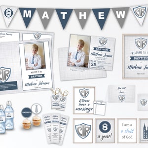 Könnte beinhalten: Ein Satz druckbarer Dekorationen für eine Tauffeier in Blau- und Grautönen mit einem Schildlogo und dem Text "CTR". Die Dekorationen umfassen ein Banner, Einladungen, Wasserflaschenetiketten, Cupcake-Topper, Geschenkanhänger und Schilder.