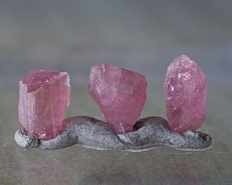 Lot de 16,5 carats de tourmaline rose | Tourmaline rose brute | Gros morceaux de tourmaline | 3 cristaux de tourmaline