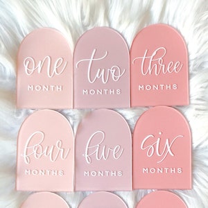 Ensemble d'étapes acryliques Arch, ensemble d'étapes mensuelles, disques d'étapes acryliques, cartes d'étapes pour bébé, accessoires photo mensuels, cadeau de naissance