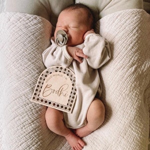 Rattan Baby Sign, Boho Baby Birth Announcement, Rattan Name Plaque for Baby, Name Reveal Plaque, Baby Name Announcement, Birth Announcement