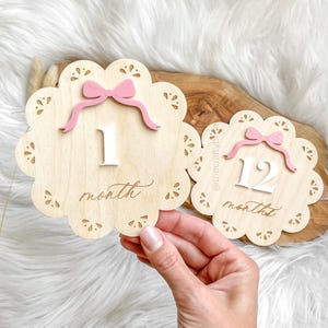Ensemble d'étapes importantes avec nœud, Ensemble d'étapes importantes du mois, Disques d'étapes importants en bois, Cartes d'étapes importantes modifiables, Accessoires photo mensuels, Nœuds importants en acrylique